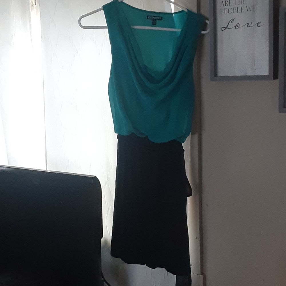 Express dress - Picture 2 of 3